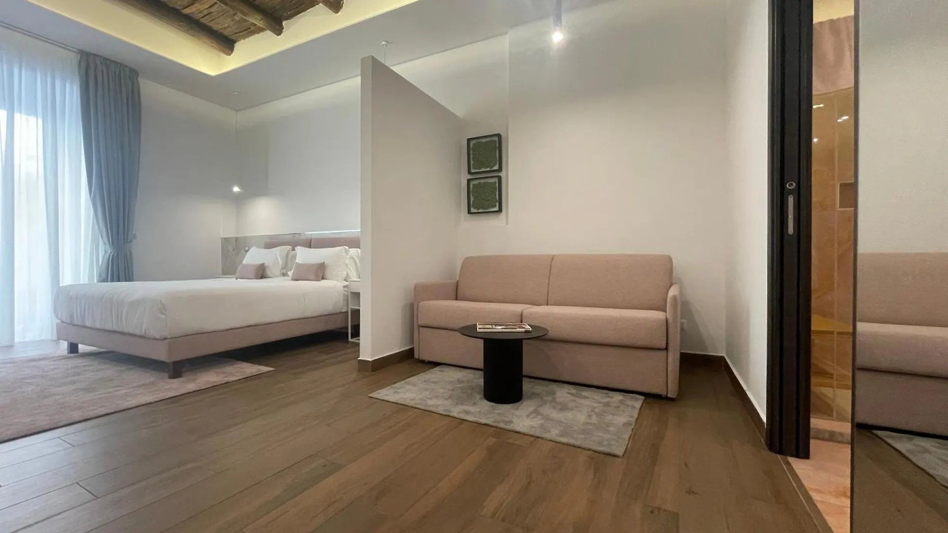 4Heavens_Naples Hotel 0*, Naples Italy